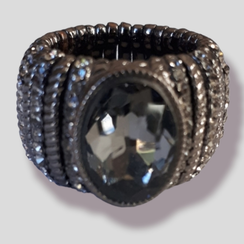 Dark silver crystal ring